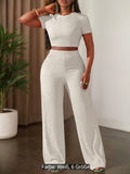Kurzarm-Top und Hose mit weitem Bein